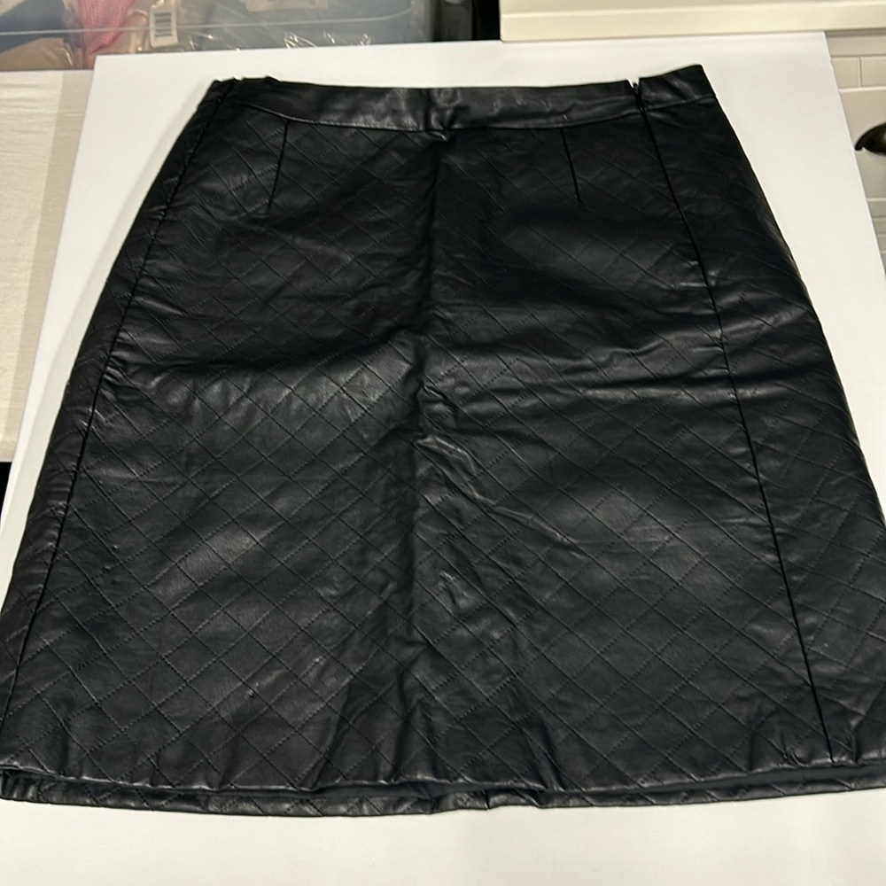 🌹🌹Faux quality leather skirt- in A line cut